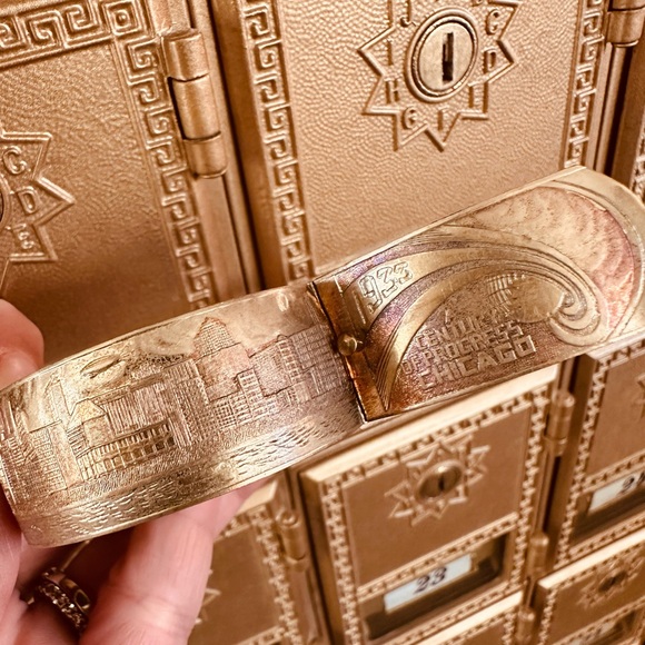 1933 Chicago World's Fair Silver-tone Bracelet - Picture 6 of 7